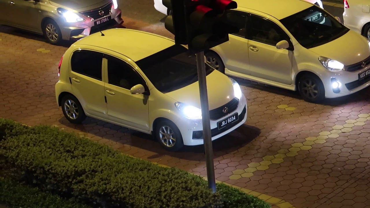 Invisible Box Prank On The Streets Of Malaysia !!!