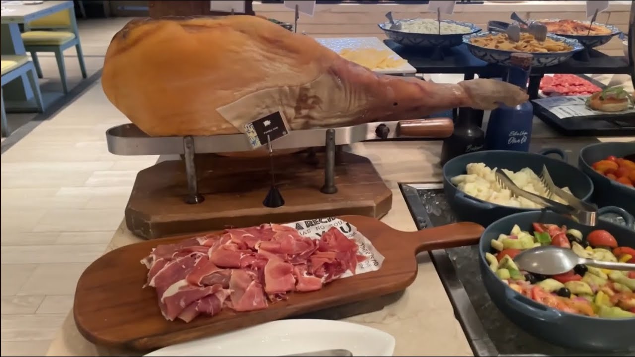 Pullman Phuket Arcadia Naithon beach resort. Breakfast.