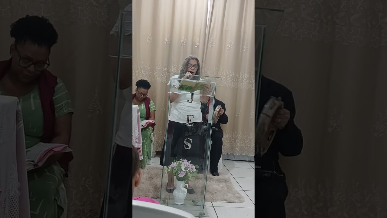 Diaconiza Mirian cantando e louvando senhor 