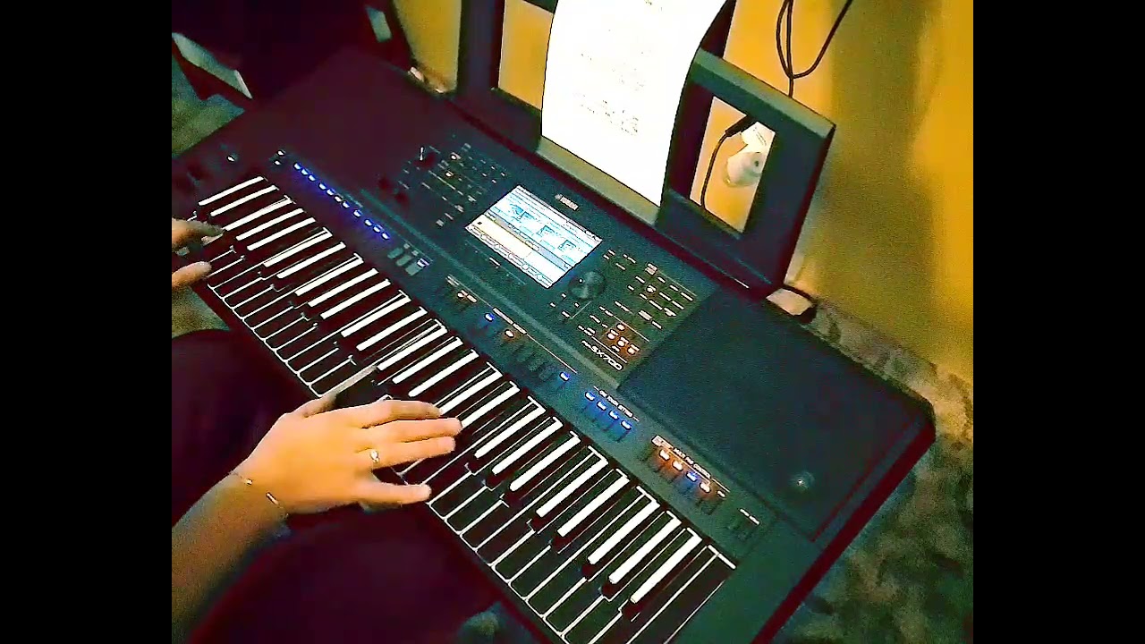 🥳🎼🎶🎹🎧🎊🇷🇴