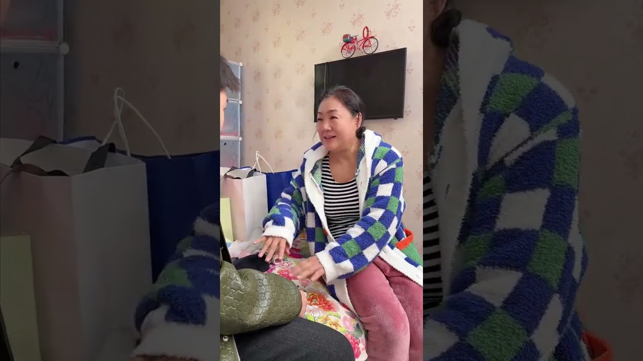 和我家20岁男保姆，一起去看望我那许久未见的后妈，给她一场团聚的惊喜