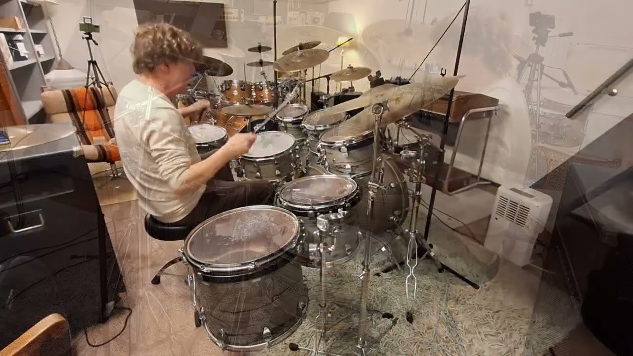 Drumming groove, accents and drum fills in the funk rock classic 'Baby Love' by Mothers Finest  (2)