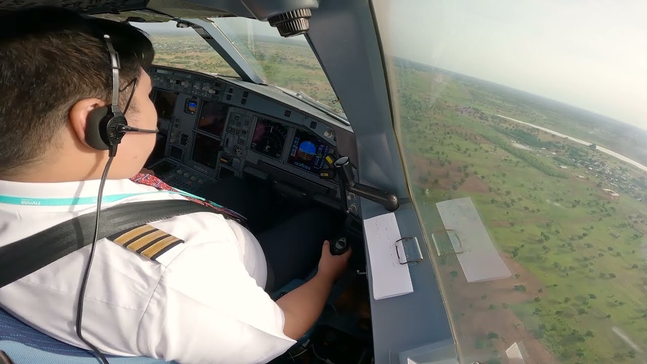 AIRBUS A330 CO-PILOT LANDING COCKPIT VIEW