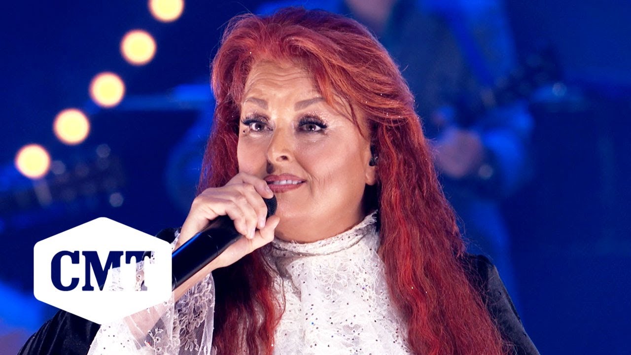 Wynonna Judd & Friends Perform 