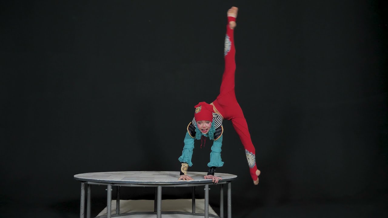 ALISA  KOROL ,Hand Balancing .School of Acrobatics Irina Zherdeva. Школа  Акробатики ИРИНЫ ЖЕРДЕВОЙ.