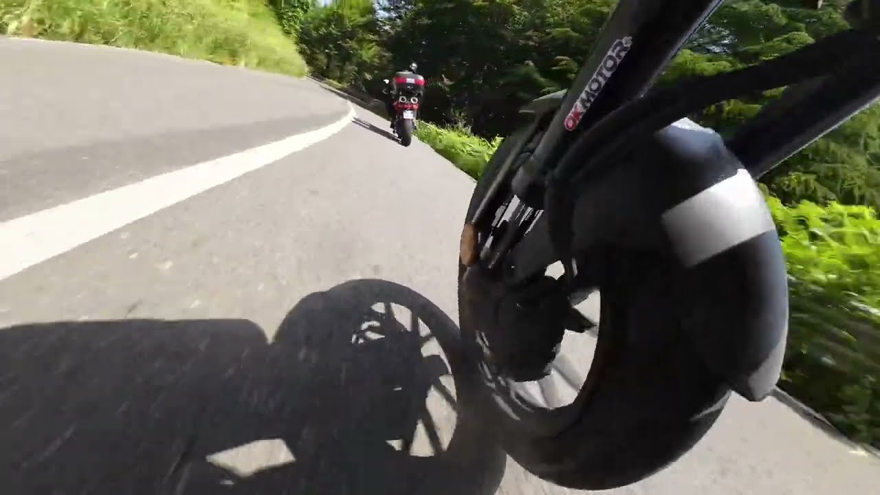 Yamaha MT 125 vs DUCATI multistrada 1000 DS  *CRAZY POV