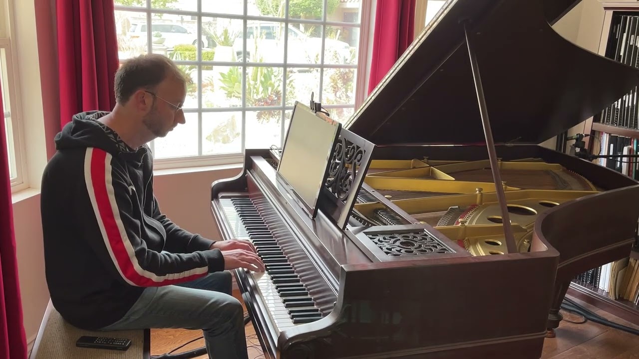 In the Moment: Piano Improvisation in C sharp minor - Perpetuum Mobile