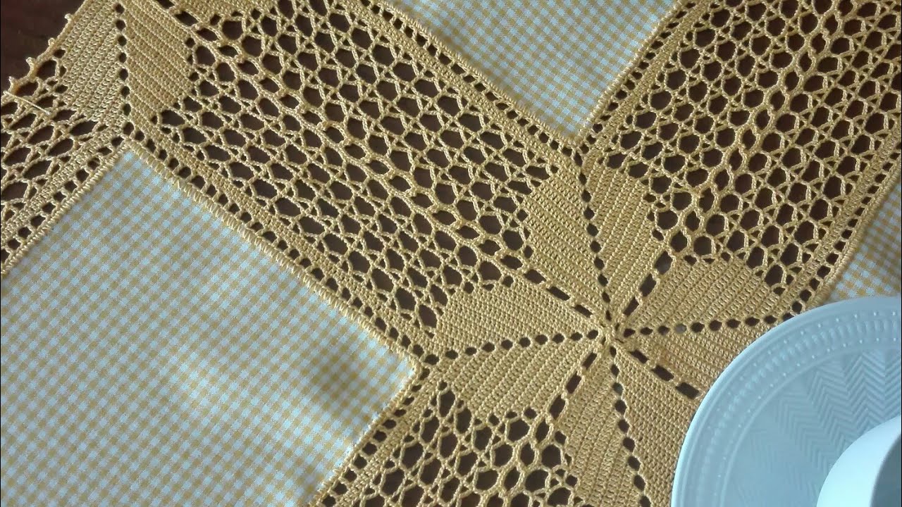 ☀💛 Toalha de Mesa em Quadrados de Tecido e Crochet