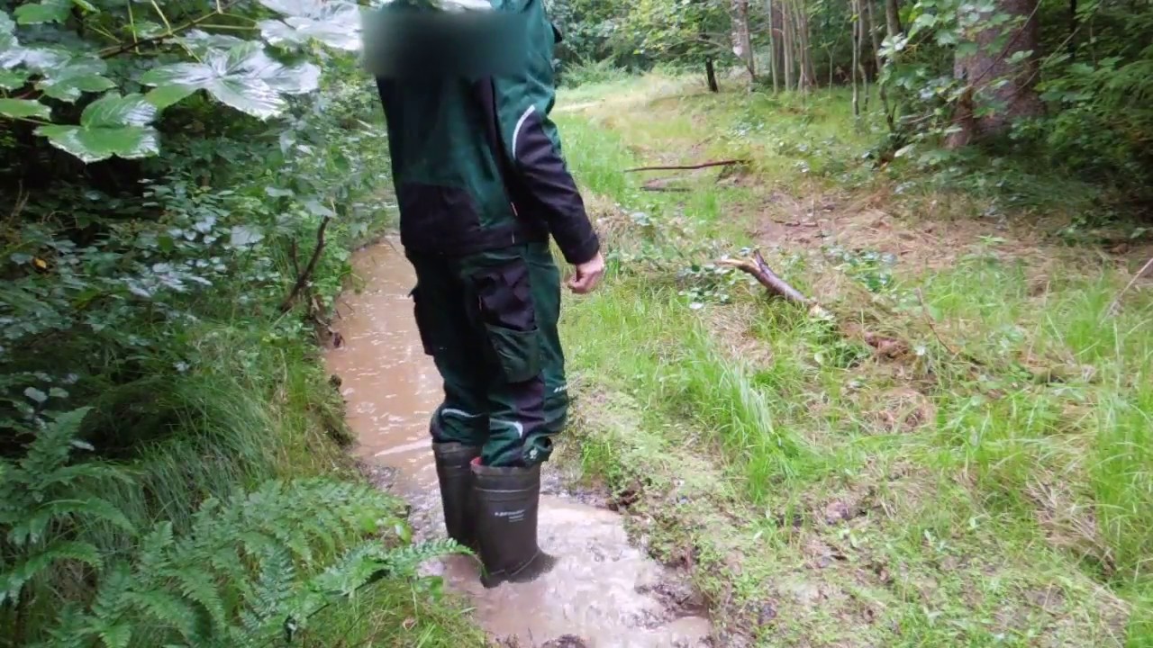 In Engelbert Strauss Motion grün und mit Dunlop Purofort Thermo Plus im Schlamm herumgewatet