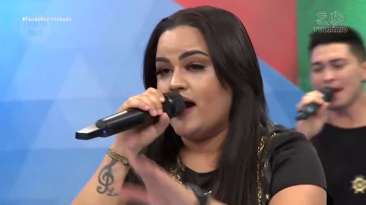 Mara Pavanelly canta 