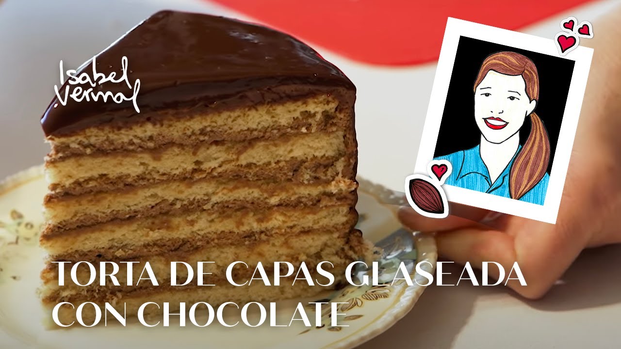 Torta de capas glaseada con chocolate