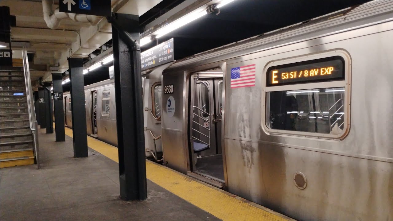 R160 #9630 (E) w/ 8 Av Exp program arriving at Forest Hills - 71 Avenue 