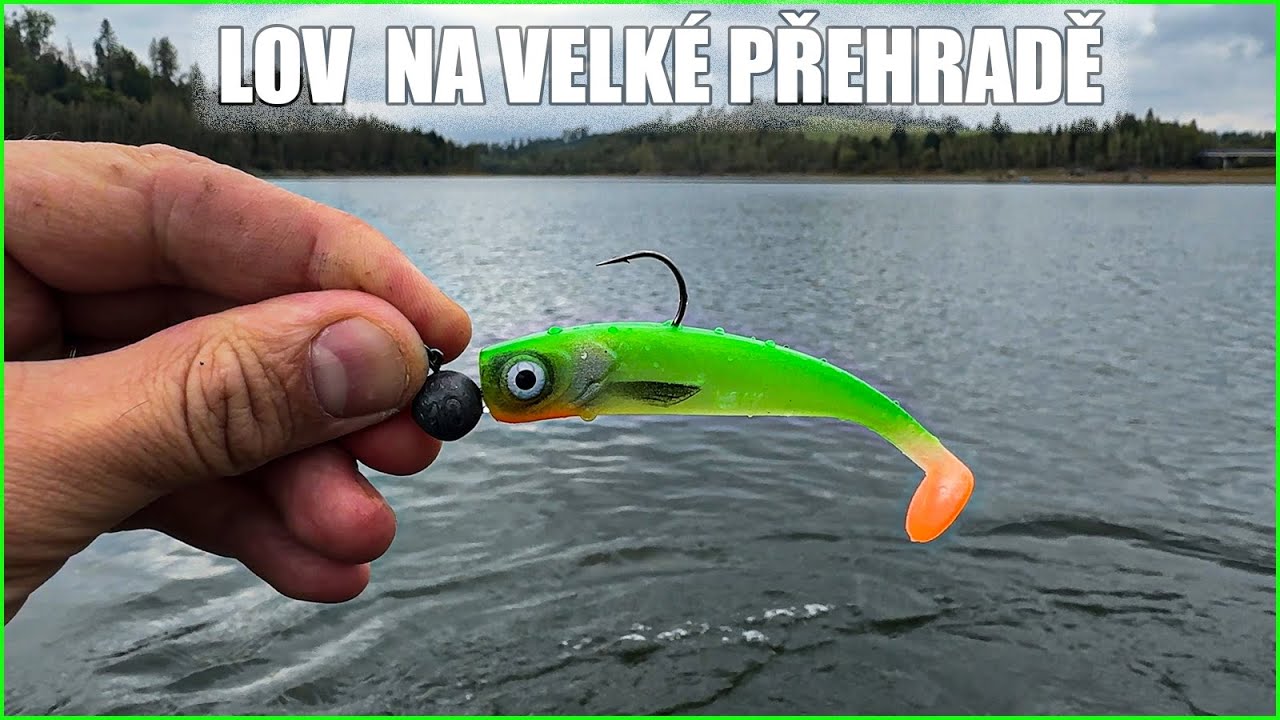 Lov na neokoukané nástrahy, které lákají dravce z dálky / Belly boat na rozlehlé vodní ploše