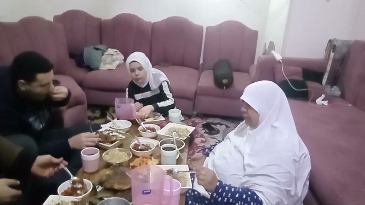 في رمضان عمل لي مفاجاه وجابها لي على الفطار