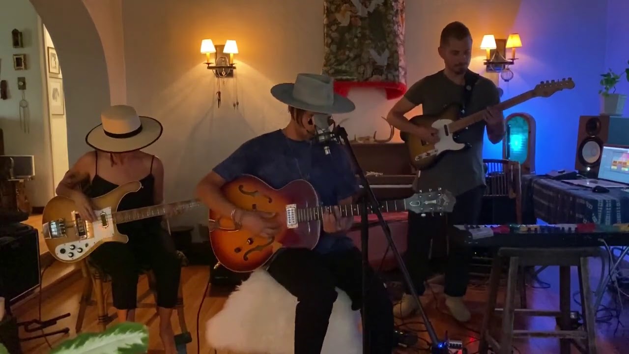 SUR - VISIONS (LIVE IN THE LIVING ROOM)