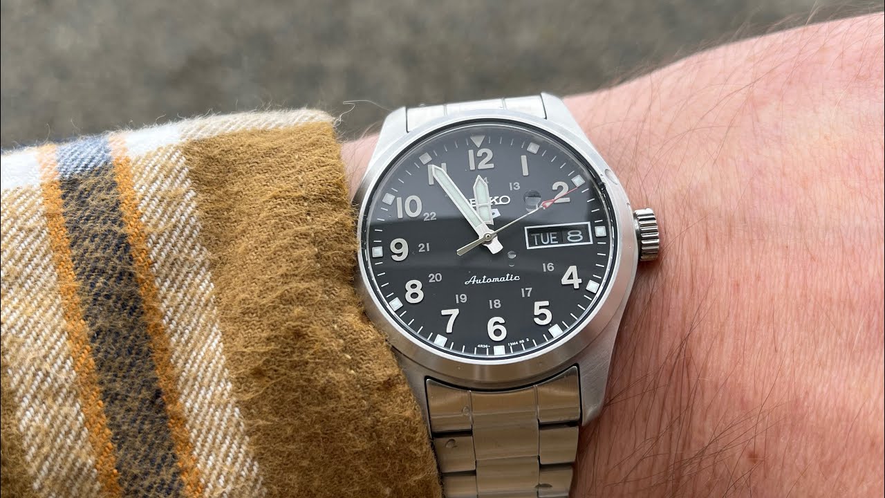 One minute with the Seiko 5 SRPJ81 on the wrist