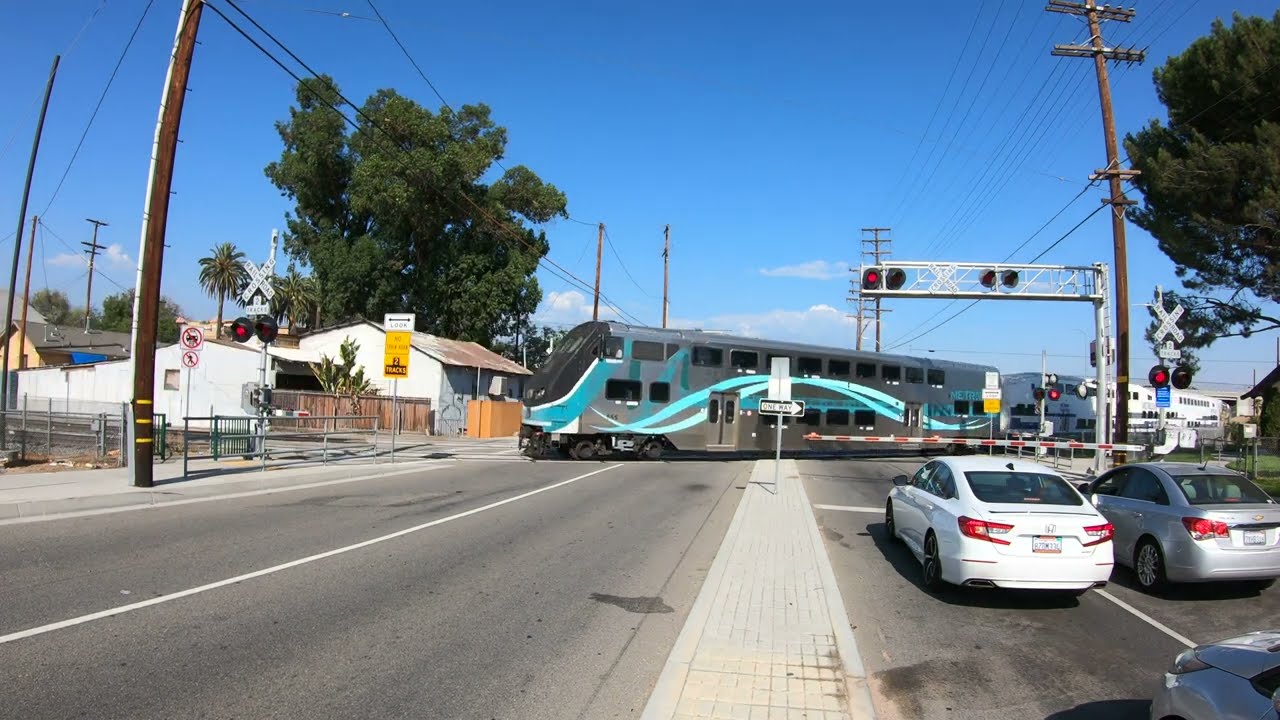Rialto Avenue [Metrolink Redlands Sub] Railroad Crossing in San Bernardino, CA