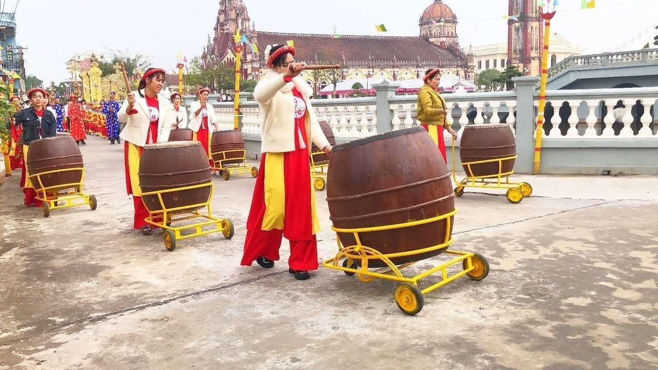 Đón Đoàn Lễ Nghi Vào Dâng Thánh Lễ Đồng Tế Tại Nhà Thờ Giáo Xứ Tang Điền Giáo Phận Bùi Chu 