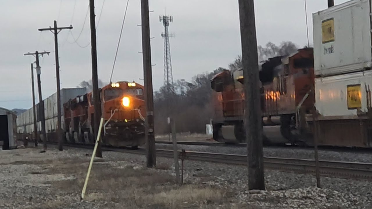 BNSF 6748 WB & BNSF 7859 EB Intermodal Z & Q Trains at MP 130.16 in Chillicothe Illinois 3/7/26 