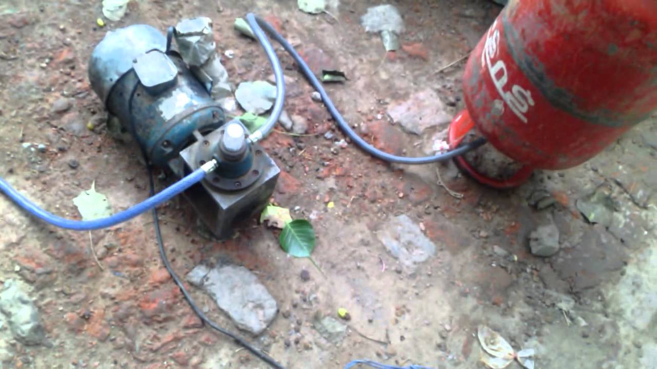 How to Fill Gas from Cylinder to Car