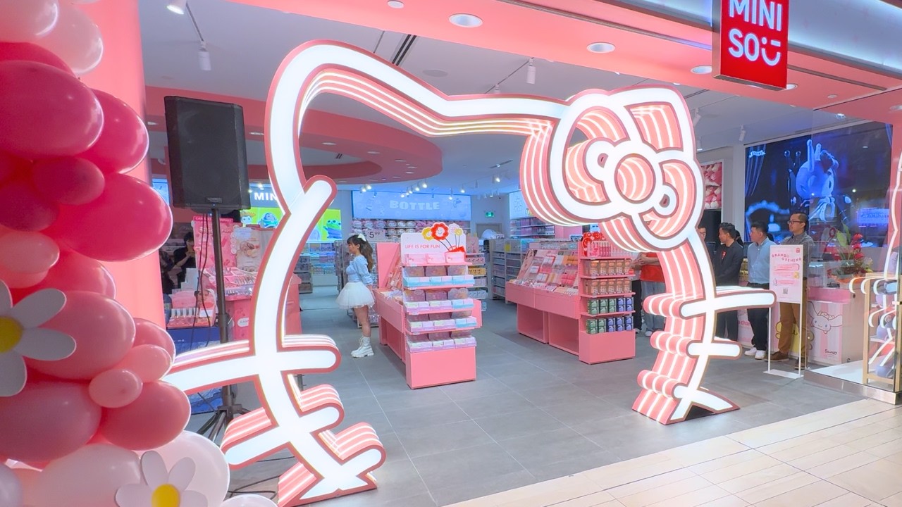 SHOPPING SANRIO AT THE FIRST PINK THEMED MINISO in BC Canada. Shop with me!