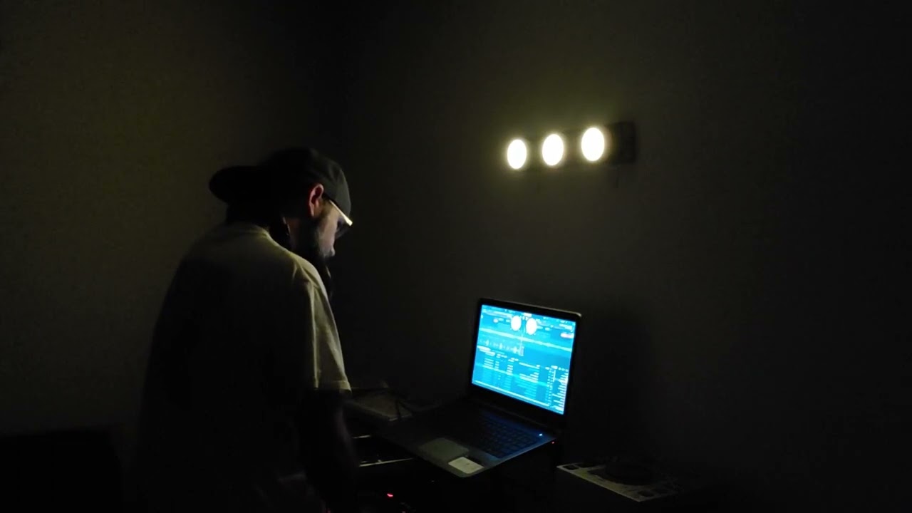 Maximum Output SoundCloud livesteam vol #3 House mix.