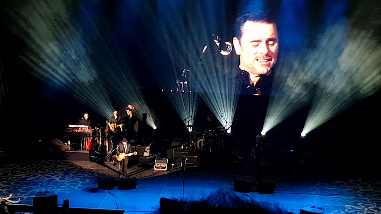 C2C Berlin 2020 Charles Esten goes to the crowd