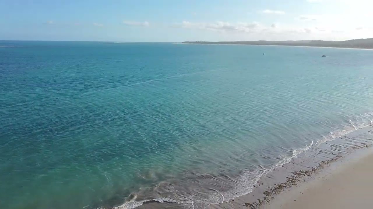 Voo de drone na praia do forte Tamandaré - PE