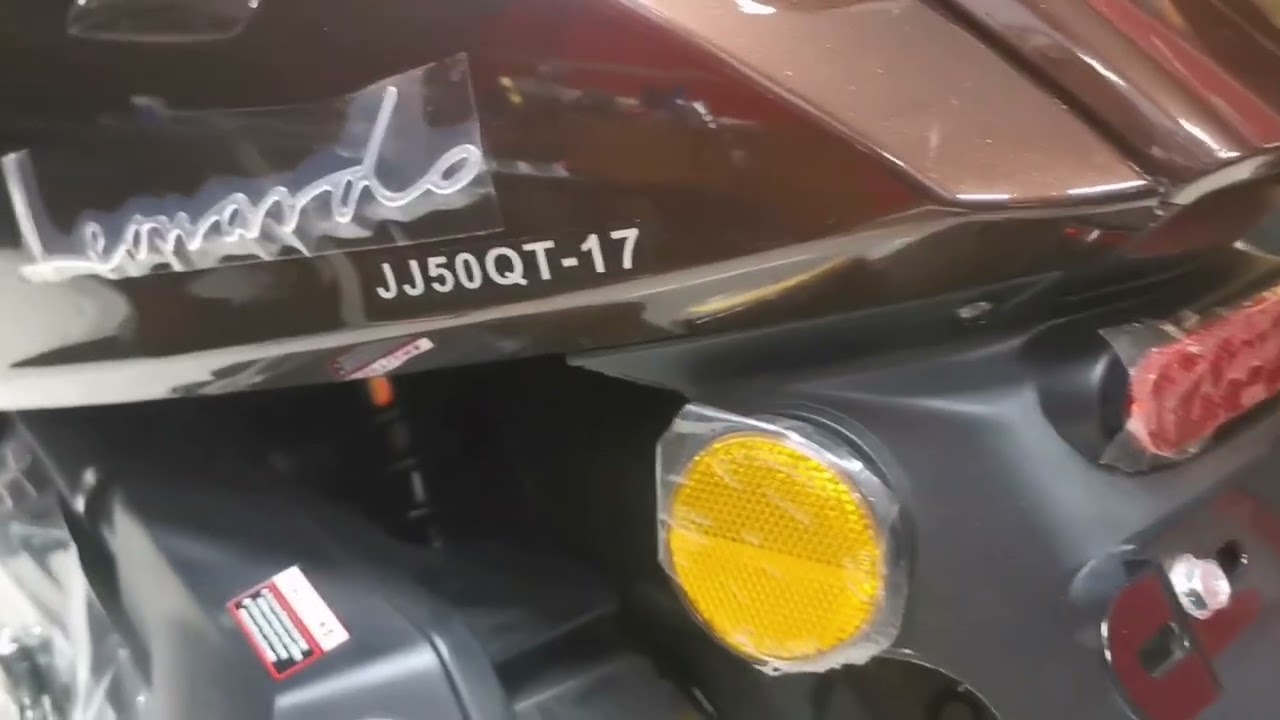جديد #سكوتر  #leonardo#   picasso#  scooter مع البروموسيو لاصورانص. كاسك. قفل. باش غطاء و باش البرد.