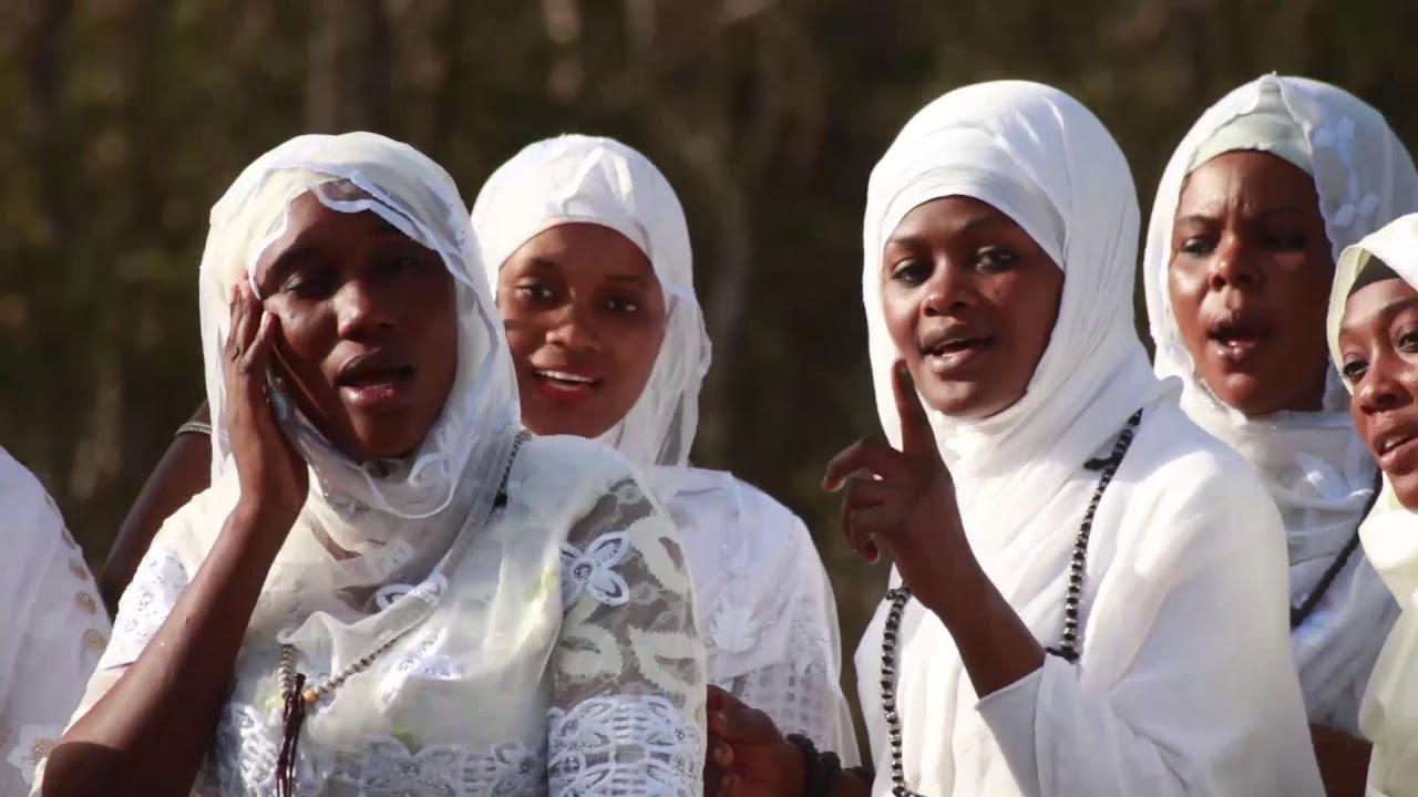 BEUZ MC BAYE DAME MOU YAYE BAYE MODOU NDIAYE'' Dieureudieufé BAYE NIASS '' Clip Officiel