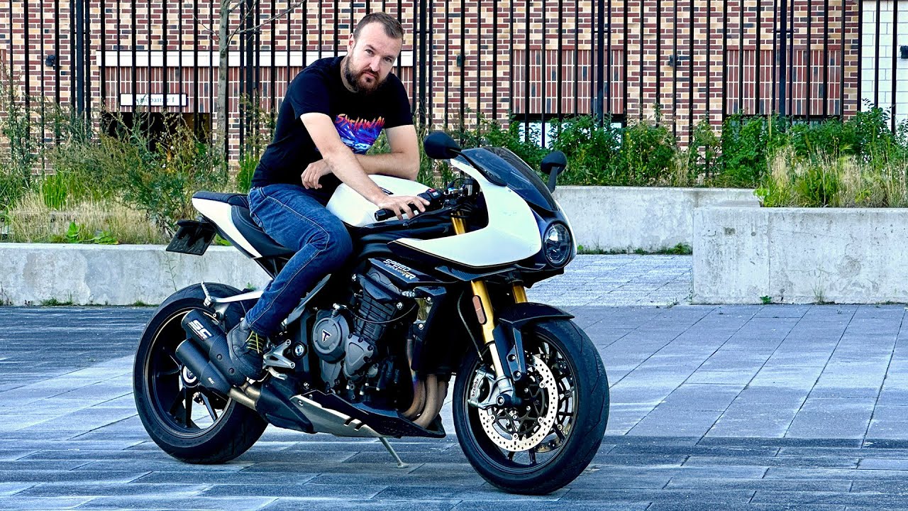 Triumph Speed Triple 1200 RR - Лучший ретро-супербайк. Подробный обзор и тест-драйв.