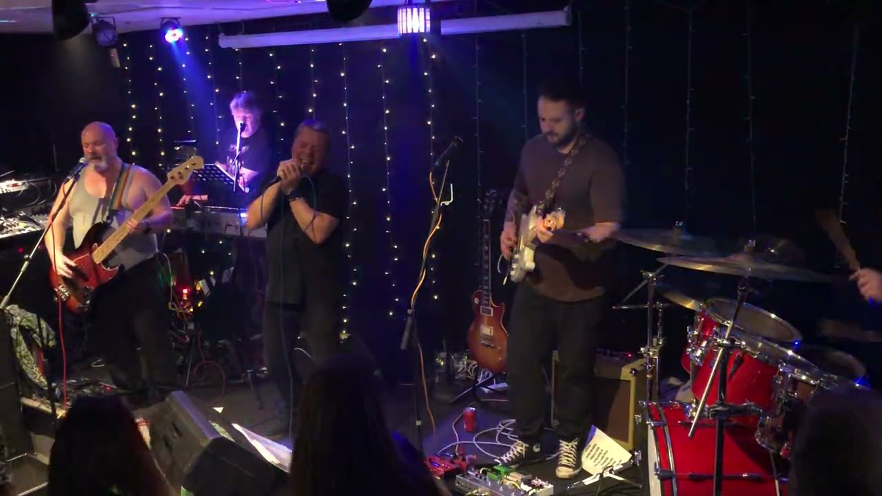 Bon Journey at The Ashton Jubilee Club 16/1:26  ( Separate Ways )