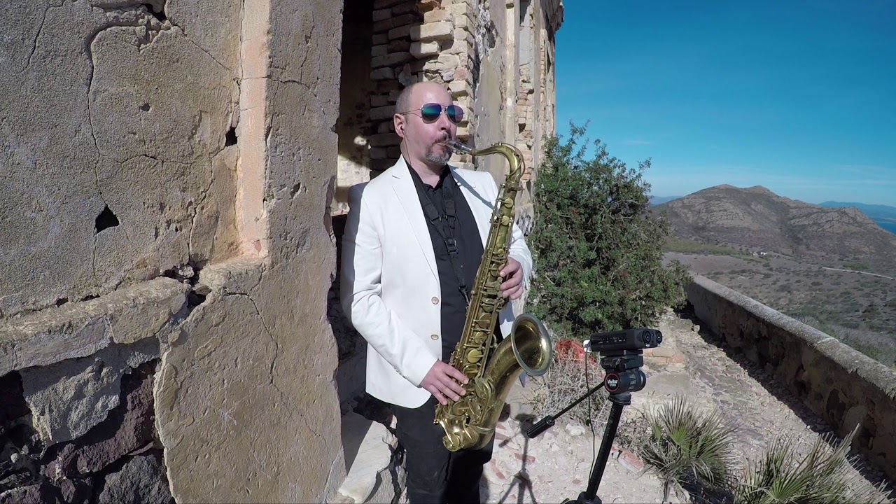 Natural Woman Sax Cover (Goffin-King,Wexler) performed live by Marcello Carro on tenor sax - 4K