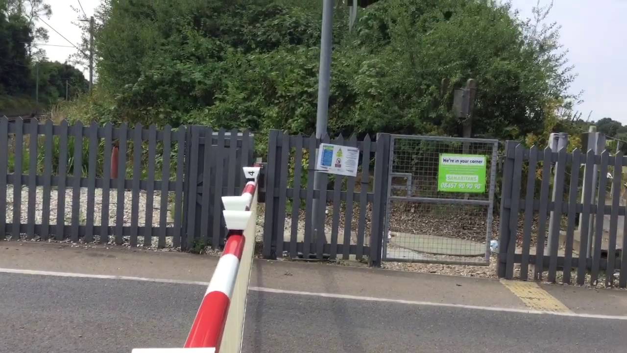 Chitts Hill Level Crossing (Essex) Thursday 18.08.2016