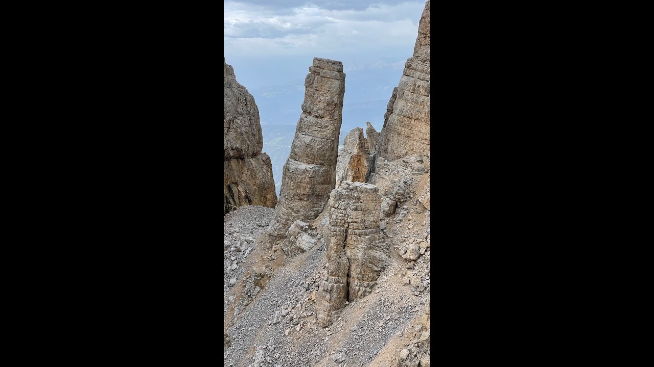IL RIFUGIO TORRE DI PISA Situato sulla sommit&agrave; della cima Cavignon a 2671m di Altezza.