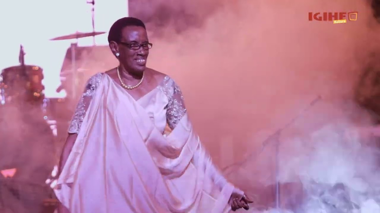 Mariya Yohana yongeye kugaragarizwa urukundo rudasanzwe mu gitaramo cya Audia Intore