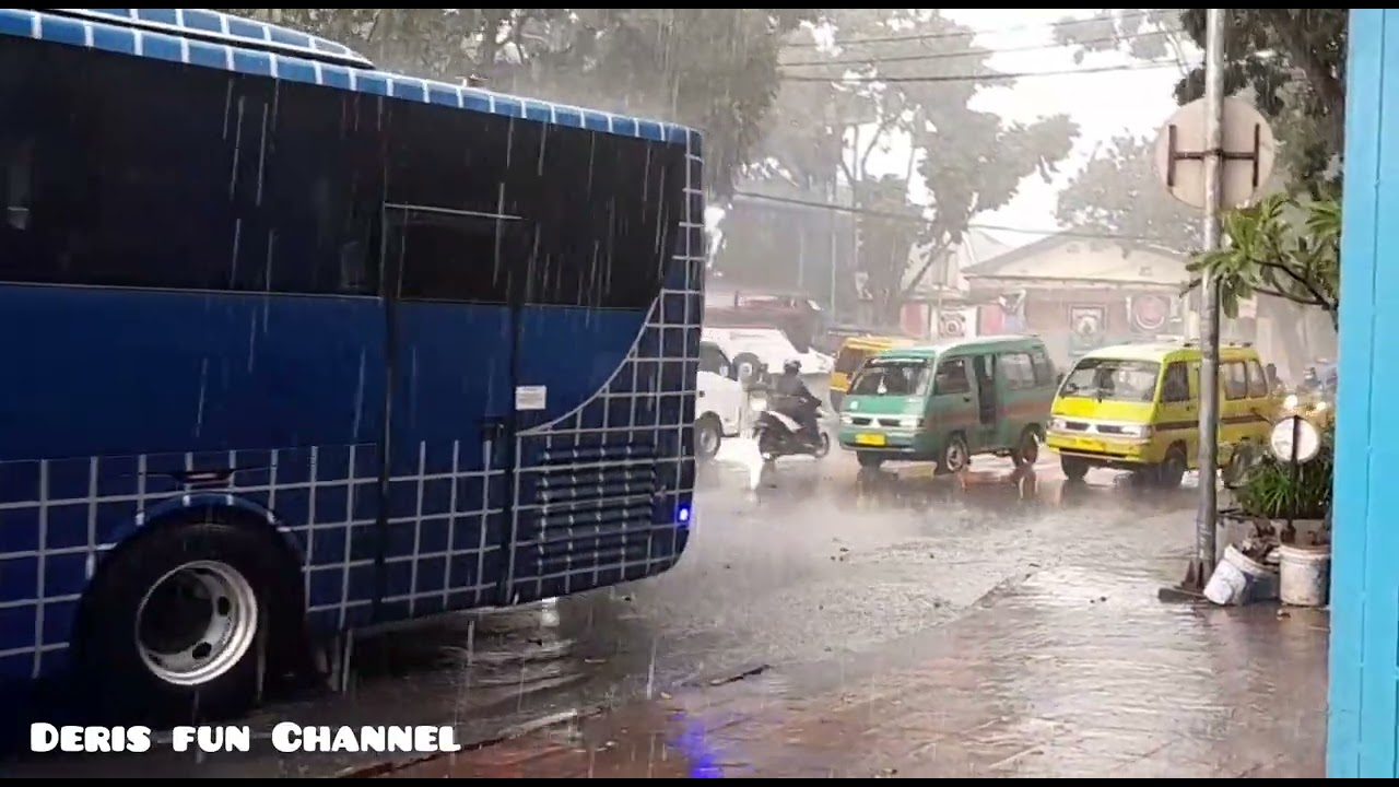 HUJAN BESAR NONTON BUS SORE SORE JURUSAN JABODETABEK DI TERMINAL LEUWI PANJANG BANDUNG🚍🚍