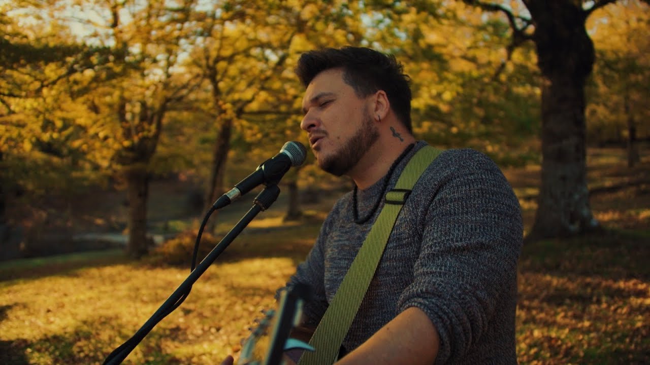 Oceans - Hillsong United (Acoustic cover) Samuel Pietrasanta - Live Session