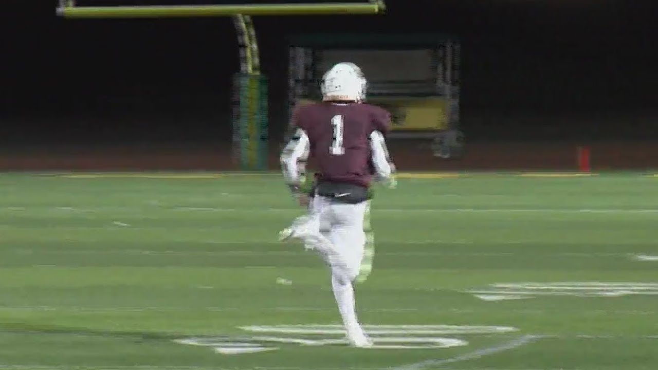 Trent Buttles leads Aquinas football into state semifinals