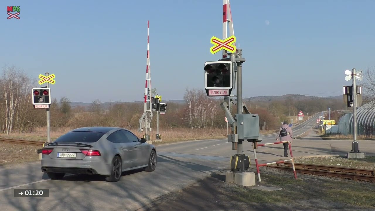 Železniční přejezd Česká Skalice #1 [P5442] - 9.2.2025 / Czech railroad crossing