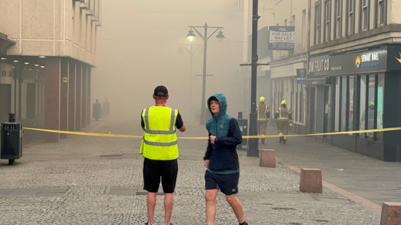 Huge Fire in Kilmarnock 🔥Bonmarché, |4K | East Ayrshire Council |Scotland | United Kingdom 🚒