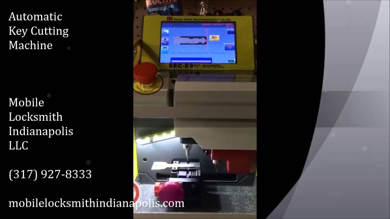 Automatic key cutting machine