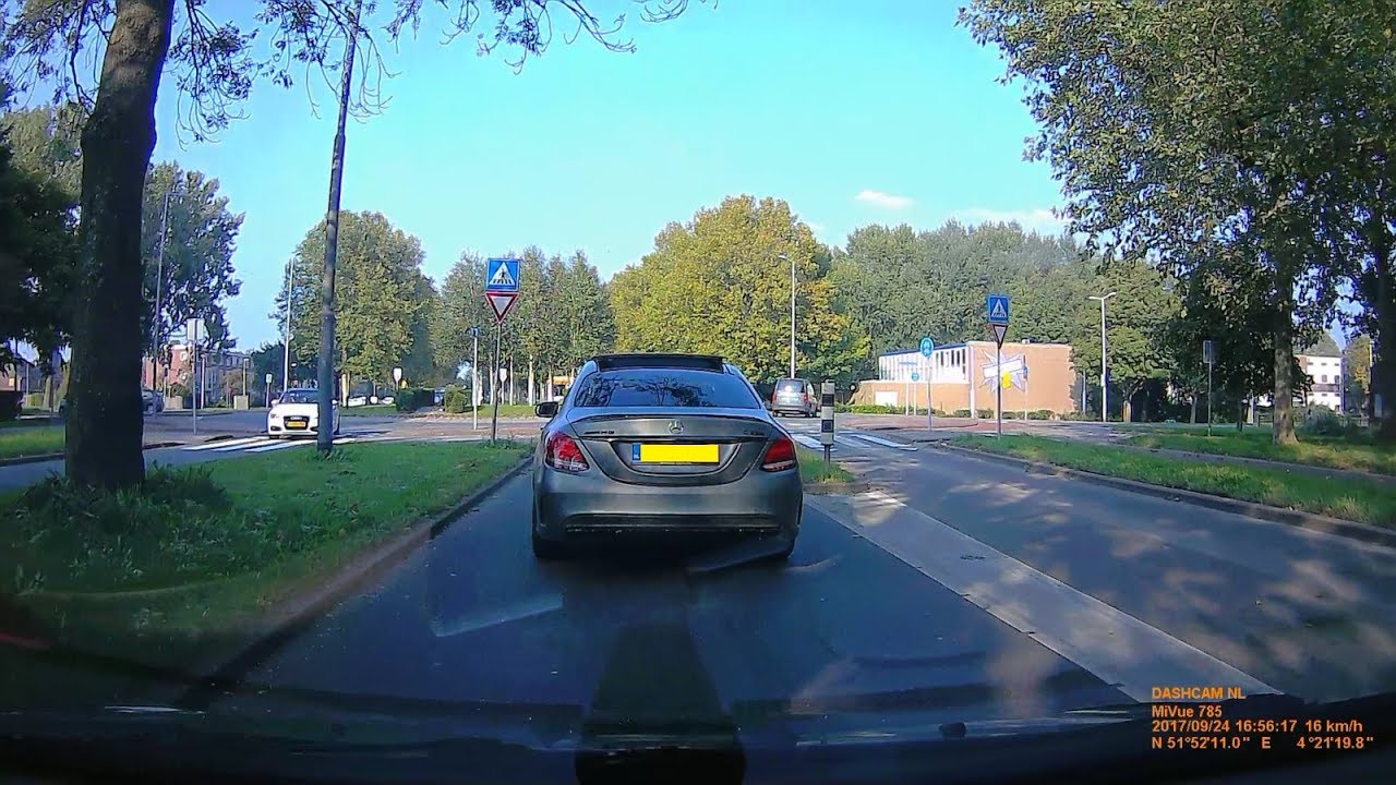 Dutch Dashcam| Brute Mercedes-AMG C63S shows its power!!