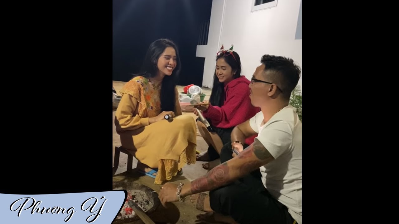 Hai chị em Phương Anh, Phương Ý hát live Kẻ Ở Miền Xa (Trúc Phương) đêm Noel bên bếp lửa hồng
