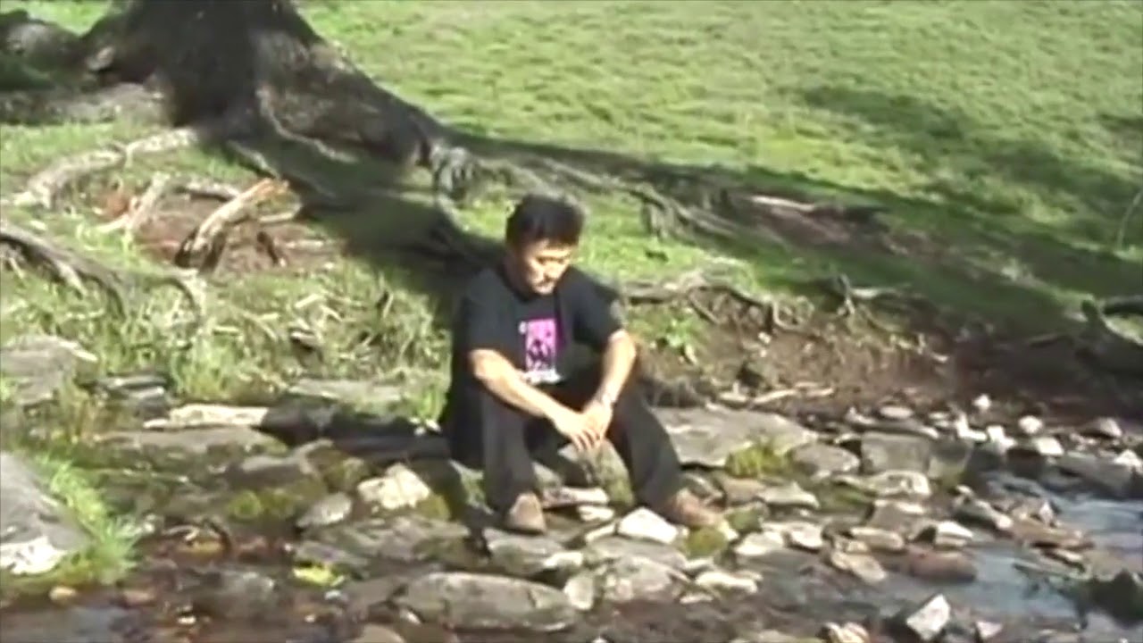 Anatoli Kuular imitates the sound of a water stream - Tuvan Throat Singing - Sygyt and Borbangnadyr