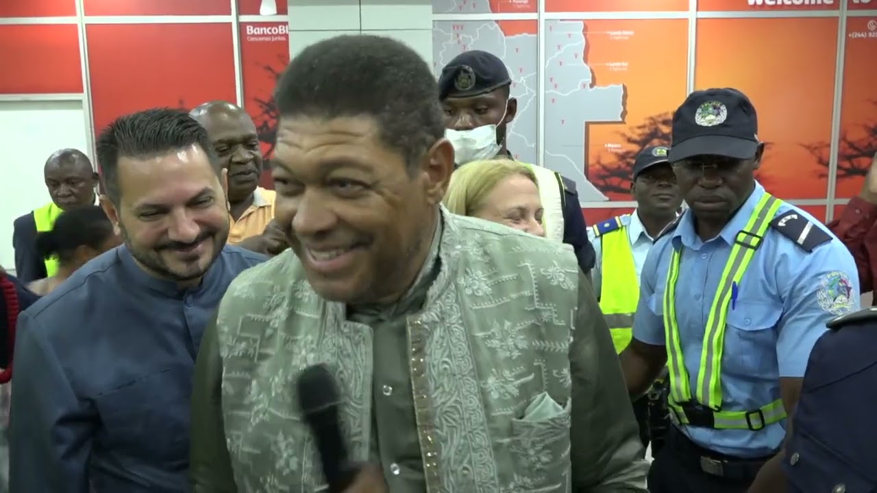 CHEGADA DO APOSTOLO  VALDIMIRO SANTIAGO EM ANGOLA #africa