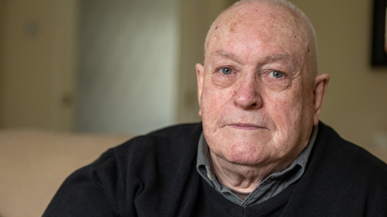 Ветеран Королевских ВВС, осужденный военным судом и отстраненный от службы за гомосексуальность, ...