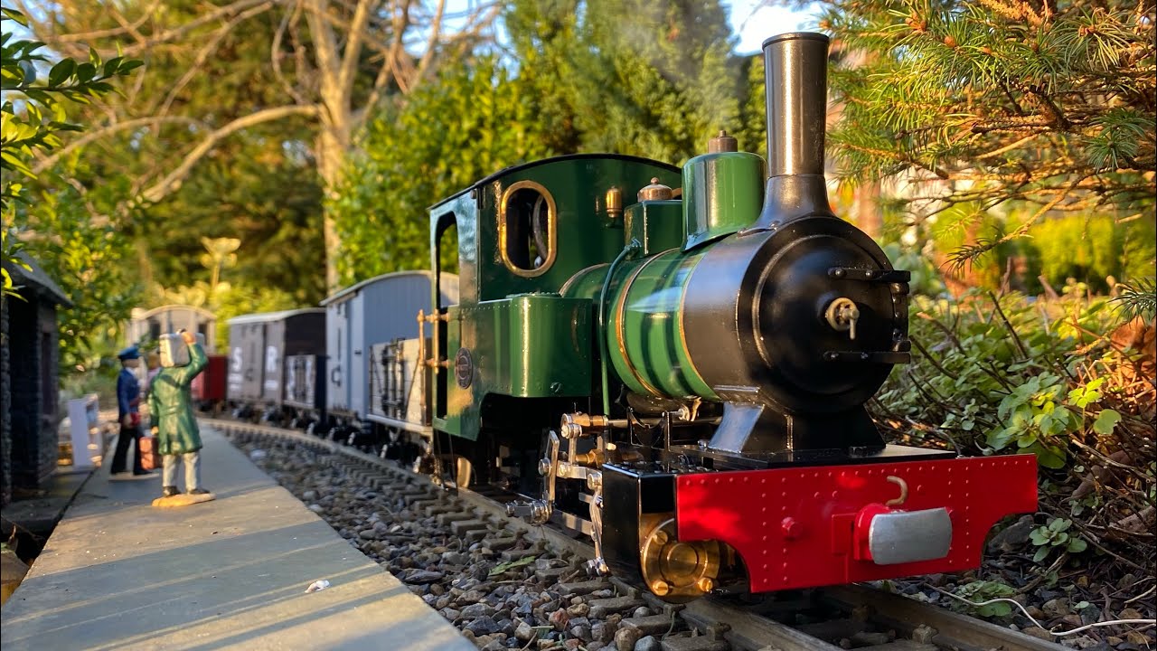 Roundhouse Billy running on a winter’s evening