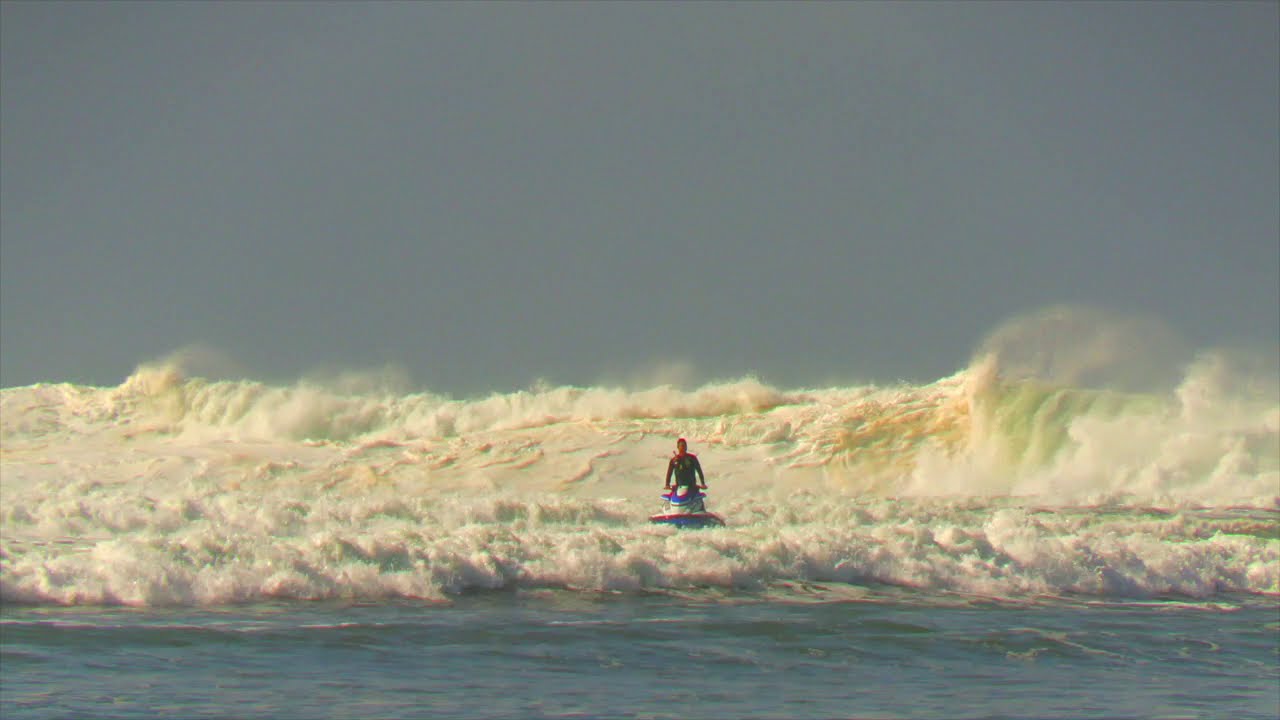 Massive Surf Hits Kaua'i