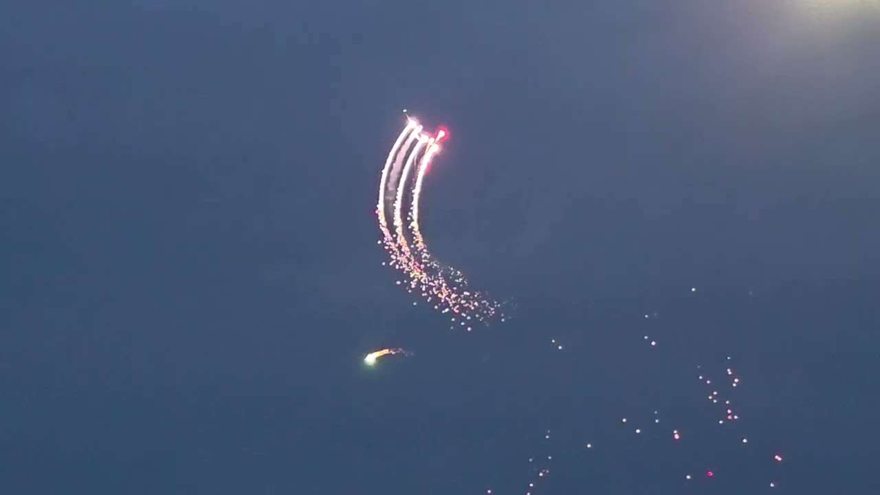 Amazing fireworks show launched from a plane @GreatYarmouth seafront